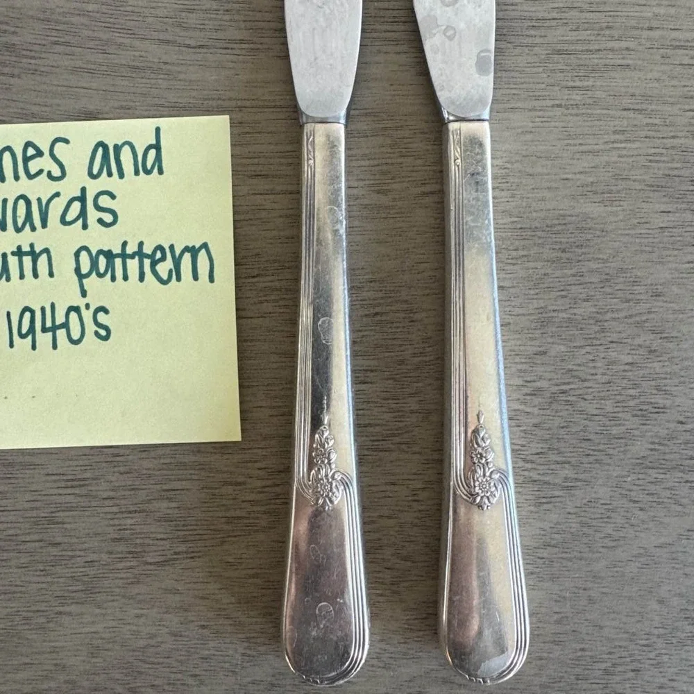 2 Holmes &‎ Edwards Inlaid Youth 1940 Silverplate Dinner Knives